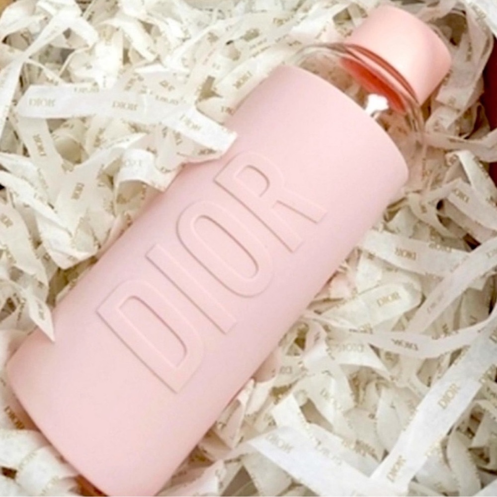 FLASH SALE🔥😩NWT Dior Glass pink water bottle💗💗💗 - Picture 2 of 2